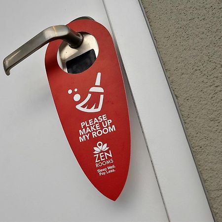 Zen Rooms Kuta Tuban Suites Kültér fotó
