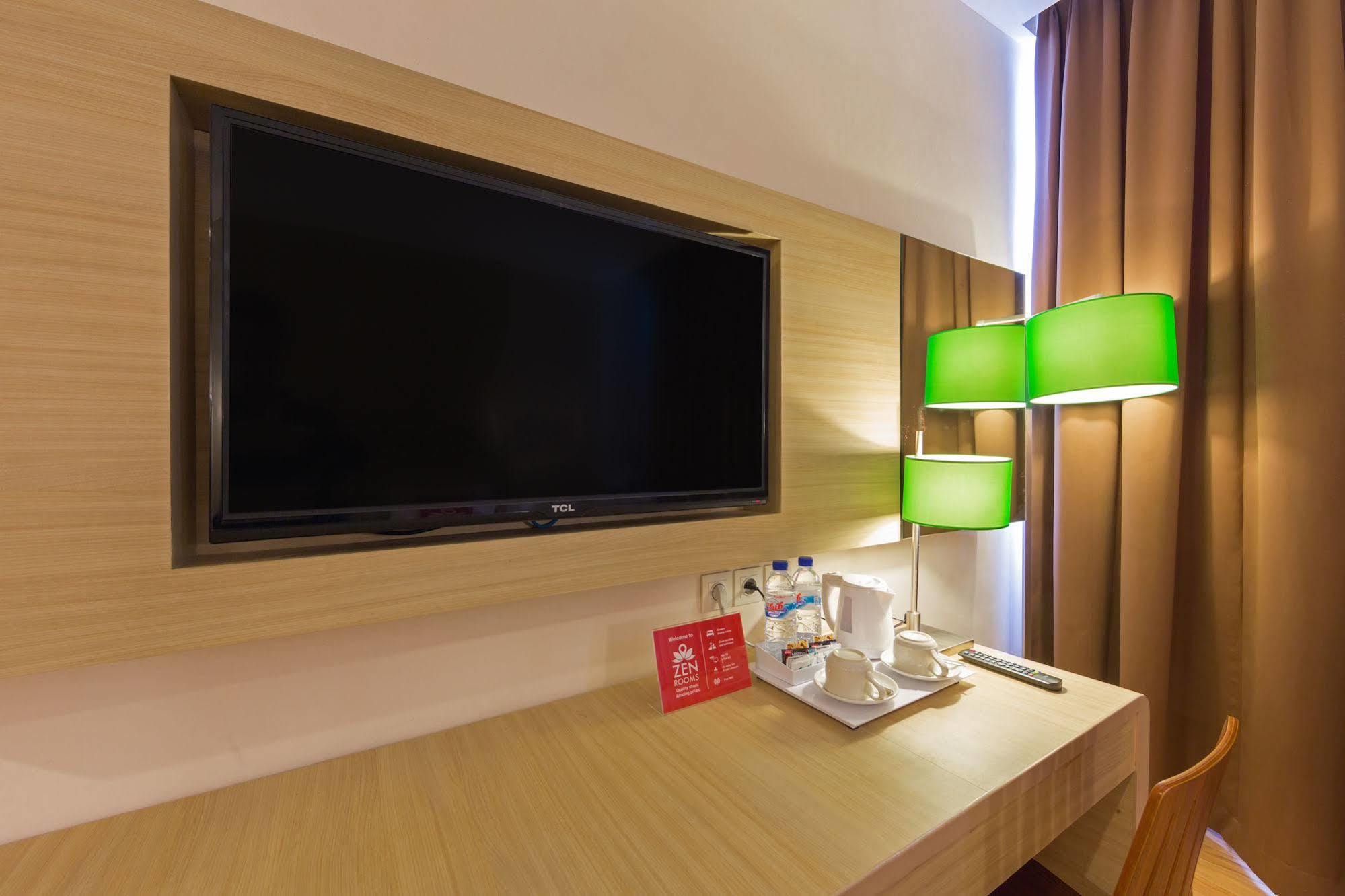 Zen Rooms Kuta Tuban Suites Kültér fotó