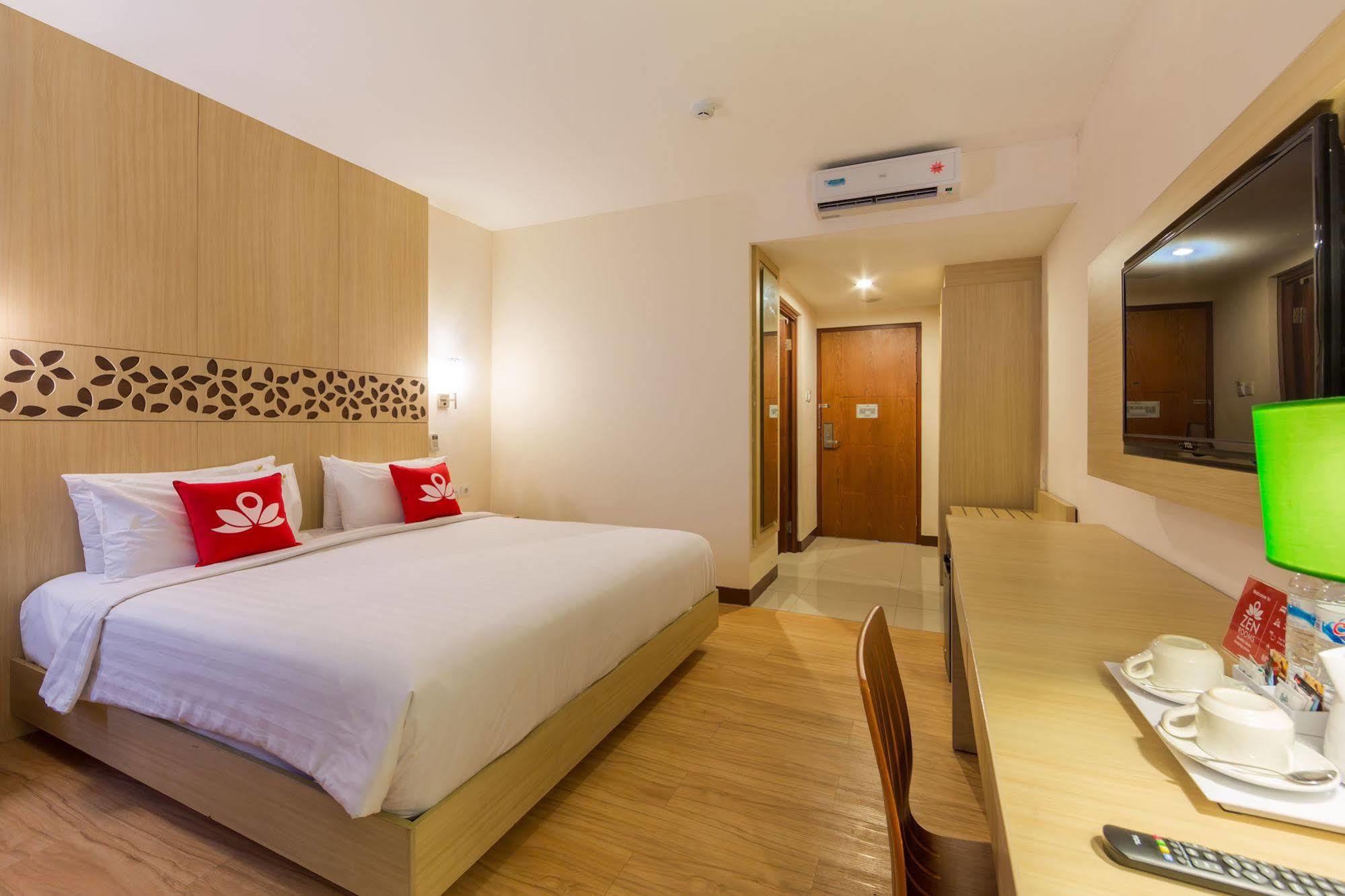 Zen Rooms Kuta Tuban Suites Kültér fotó