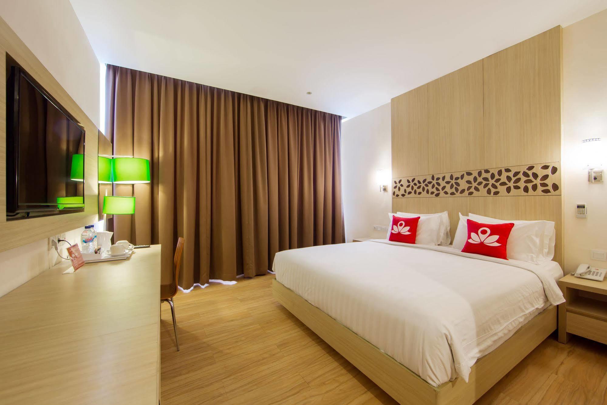 Zen Rooms Kuta Tuban Suites Kültér fotó